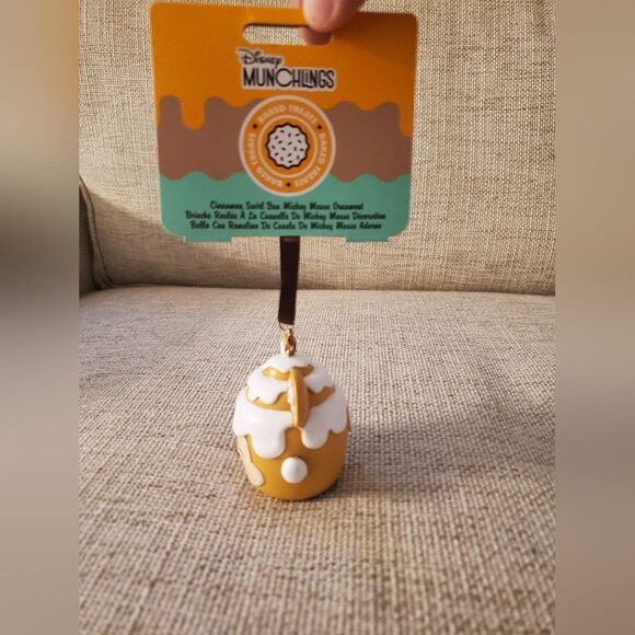 ✨DISNEY MUNCHLINGS✨ Mickey Mouse Cinnamon Bun Sketchbook Ornament - NEW! - Picture 4 of 9